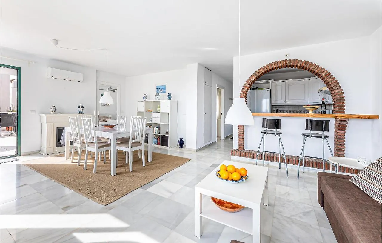 2 Bedroom Stunning Apartment In בנאלמדנה