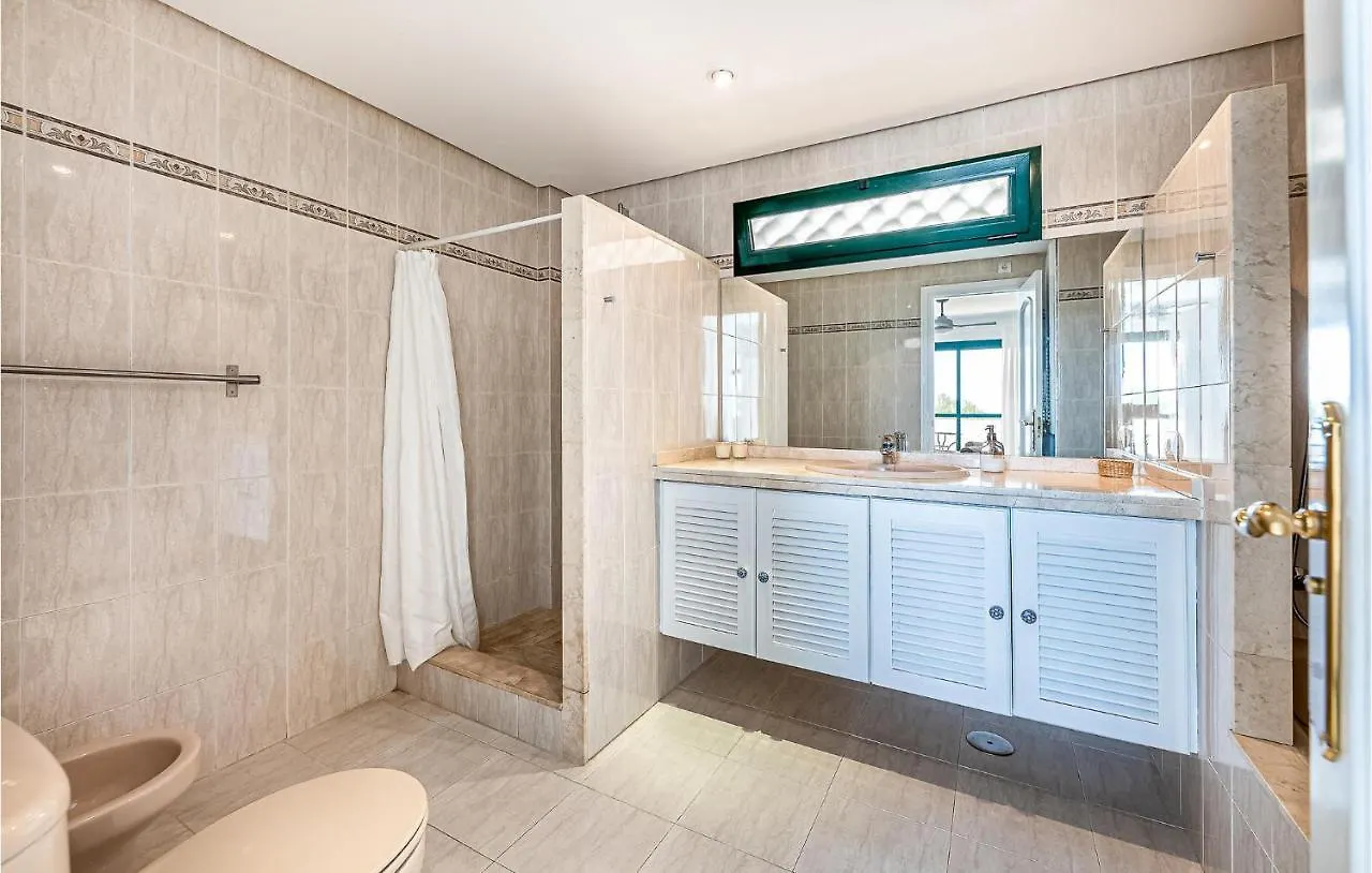 2 Bedroom Stunning Apartment In Benalmádena
